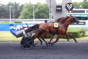 Mat Manathis le plus fort dans le Prix Kalmia